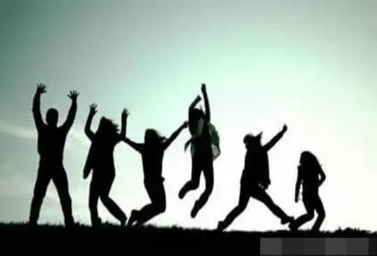đối xử, đừng tử tế quá với con người, đừng cho chó ăn nhiều