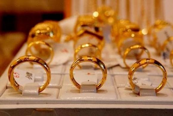 Có nên mua vàng để đầu tư, giá vàng nhẫn, giá vàng hôm nay