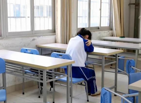 trẻ bị đánh, bạo lực, bạo lực học đường, trẻ bị bắt nạt, trẻ bị đánh ở trường, chống trả khi bị đánh