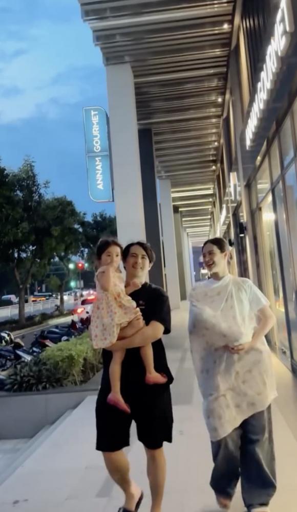 Đông Nhi, Ông Cao Thắng, Winnie, sao Việt 