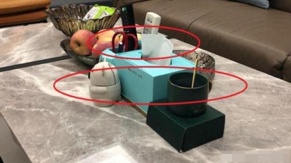 bàn cà phê, đồ vật không nên để trên bàn cà phê