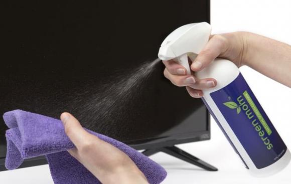 có thể lau tivi bằng khăn ướt không, vệ sinh tivi đúng cách, lau màn hình tivi