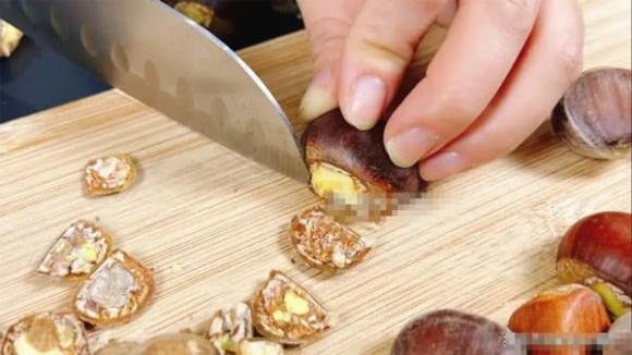 cách bóc vỏ hạt dẻ, bóc vỏ hạt dẻ