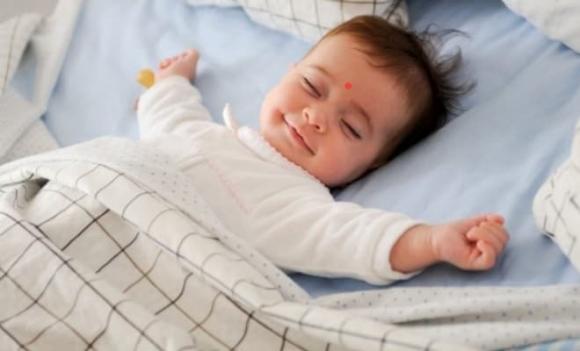 son đỏ trên trán trẻ sơ sinh, chấm son đỏ trên trán trẻ sơ sinh, chấm son đỏ trên trán trẻ sơ sinh làm gì