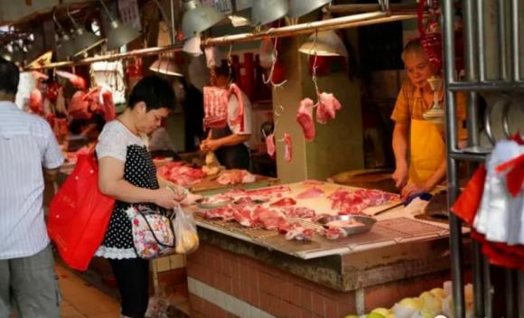 chiêu trò lừa đảo ở chợ, chiêu đánh tráo thịt ở chợ, chiêu trò lừa đảo ở hàng hoa quả