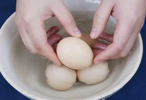 bảo quản trứng, cách bảo quản trứng trong tủ lạnh, có cần rửa trứng khi cho vào tủ lạnh