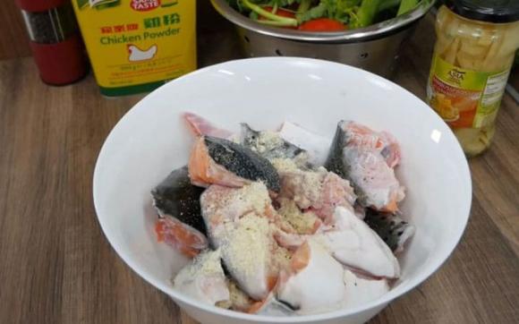 Đầu cá hồi, canh chua đầu cá hồi, cách nấu canh chua đầu cá hồi