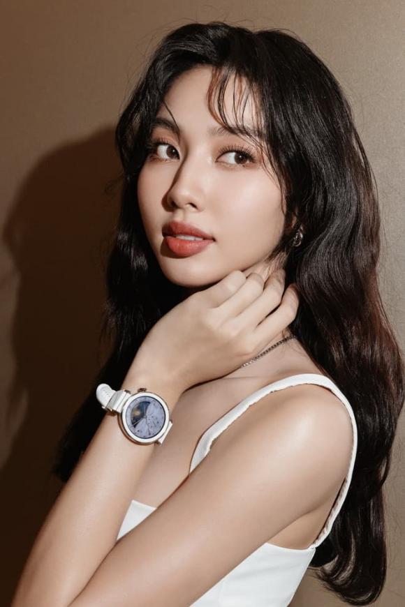 huawei-watch-gt-5-series-xuat-hien-cung-hoa-hau-thuy-tien (1).jpg 0 HUAWEI WATCH GT 5 Series, Hoa hậu Thùy Tiên