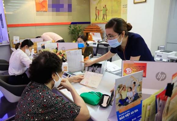 người cao tuổi, người cao tuổi trên 60 tuổi, lương hưu người cao tuổi, người cao tuổi lưu ý gửi tiền vào ngân hàng
