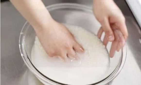 cách làm sạch chai dầu ăn, làm sạch chai dầu ăn, Mẹo vệ sinh chai dầu ăn để tái sử dụng