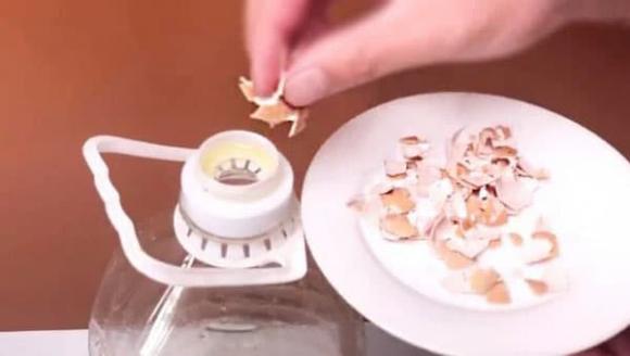 cách làm sạch chai dầu ăn, làm sạch chai dầu ăn, Mẹo vệ sinh chai dầu ăn để tái sử dụng