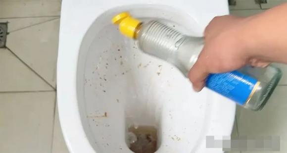 tẩy rửa bồn cầu, vết ố bồn cầu