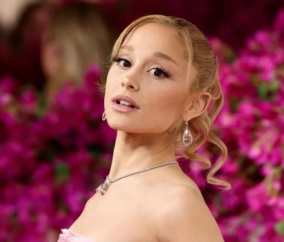 Ai là người phụ nữ đẹp tự nhiên nhất thế giới, Bella Hadid