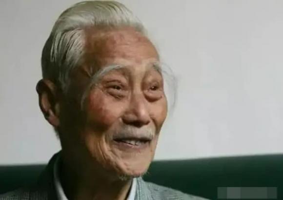 lông mày dài, tuổi 50