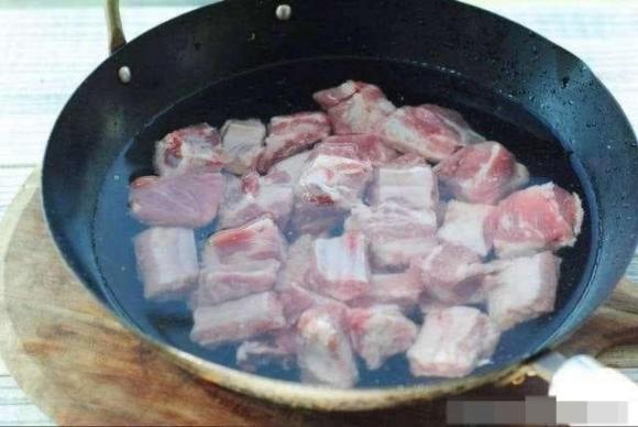 sườn heo, dạy nấu ăn, chần sườn 