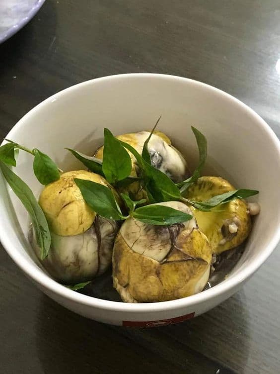 trứng vịt lộn xả xui, ăn trứng vịt lộn có xả xui được không, trứng vịt lộn