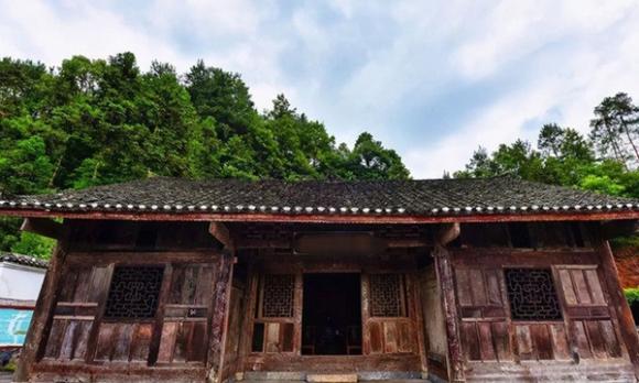 Căn nhà miền Tây, đồ cổ, long sàng giá trị hàng trăm triệu, độc lạ Việt Nam 