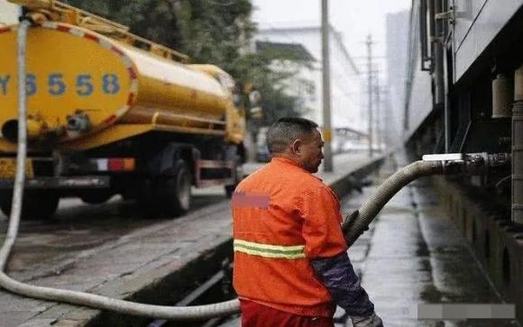 tàu hoả, nhà vệ sinh trên tàu hoả