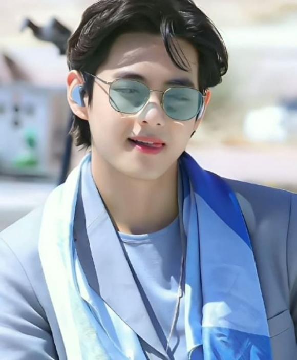 V (BTS), Kim Taehyung, thành viên nhóm nhạc BTS, người đẹp trai nhất thế giới năm 2024 