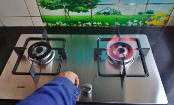 Tại sao bếp gas bật lửa khi thả tay là tắt, nguyên nhân bếp gas tắt ngay khi đánh lửa, cách khắc phục bếp gas bật lửa rồi lại tắt ngay