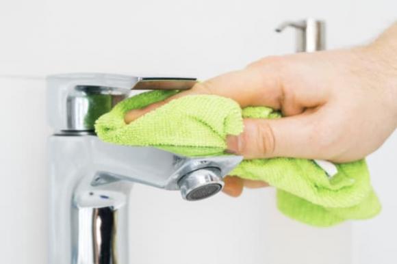 mẹo làm sạch, sốt cà chua, vệ sinh phòng tắm
