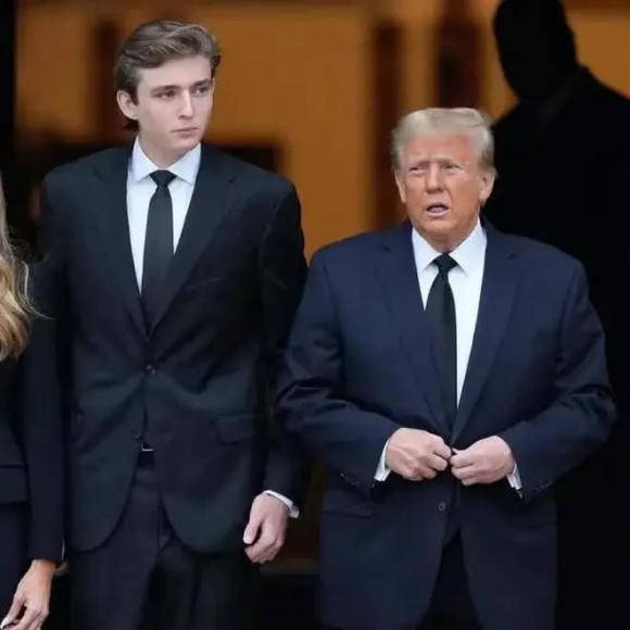 Barron, con trai út của Tổng thống Donald Trump