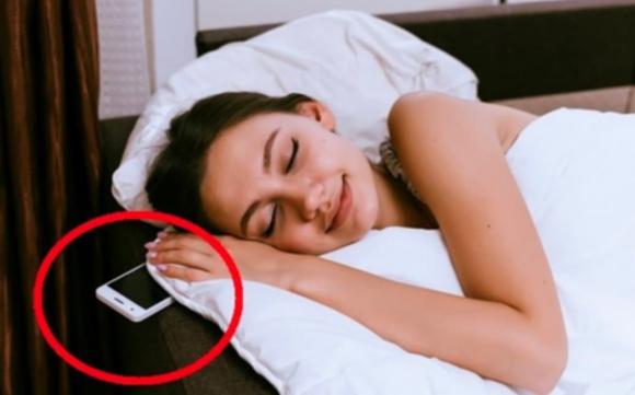 điện thoại, điện thoại đặt gối đầu, điện thoại đặt đầu giường, kiến thức 