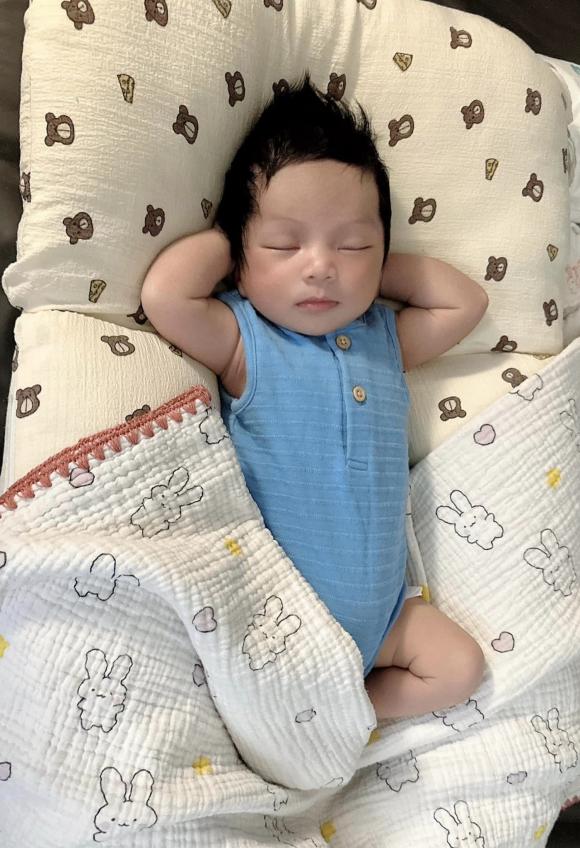 Quỳnh Thư, người mẫu Quỳnh Thư 