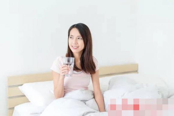 tập thể dục, uống nước, chăm sóc sức khỏe