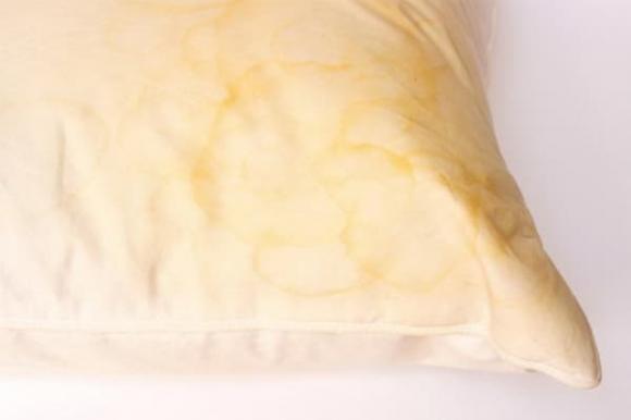 Cách làm sạch ruột gối bị ố vàng, cách giặt ruột gối, mẹo hay