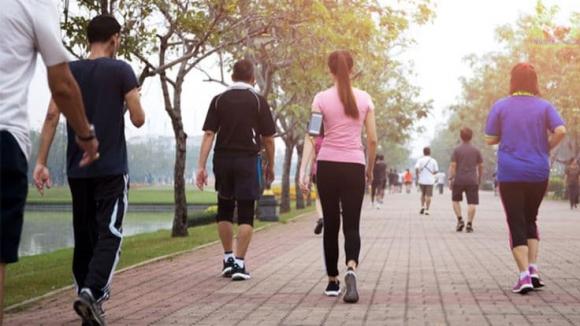 đi bộ, đi bộ đúng, cách đi bộ, lỗi sai khi đi bộ, sức khỏe 
