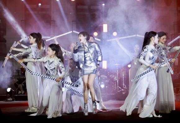 Đại lộ Đông Tây Concert