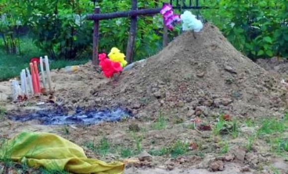 quan tài, ngôi mộ, gò đất hình tam giác