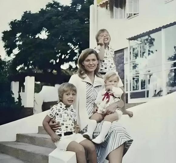 tỷ phú Elon Musk, Maye Musk, mẹ tỷ phú Elon Musk