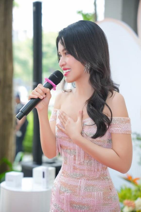 diễn viên Tú Vi, hotgirl Huyễn Baby, sao Việt
