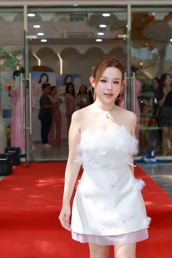 diễn viên Tú Vi, hotgirl Huyễn Baby, sao Việt