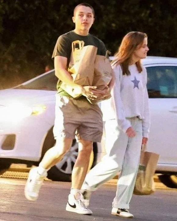 Knox và Vivienne,cặp sinh đôi nhà Angelina Jolie, sao hollywood 