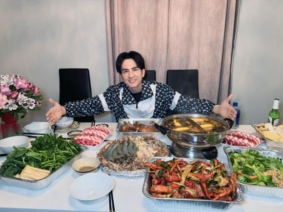 Tin sao việt 25/11, sao việt hôm nay,  Hoài Linh, Hồ Ngọc Hà 