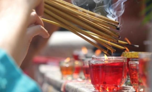 Tại sao thắp hương phải thắp ba nén, ý nghĩa của từng nén hương