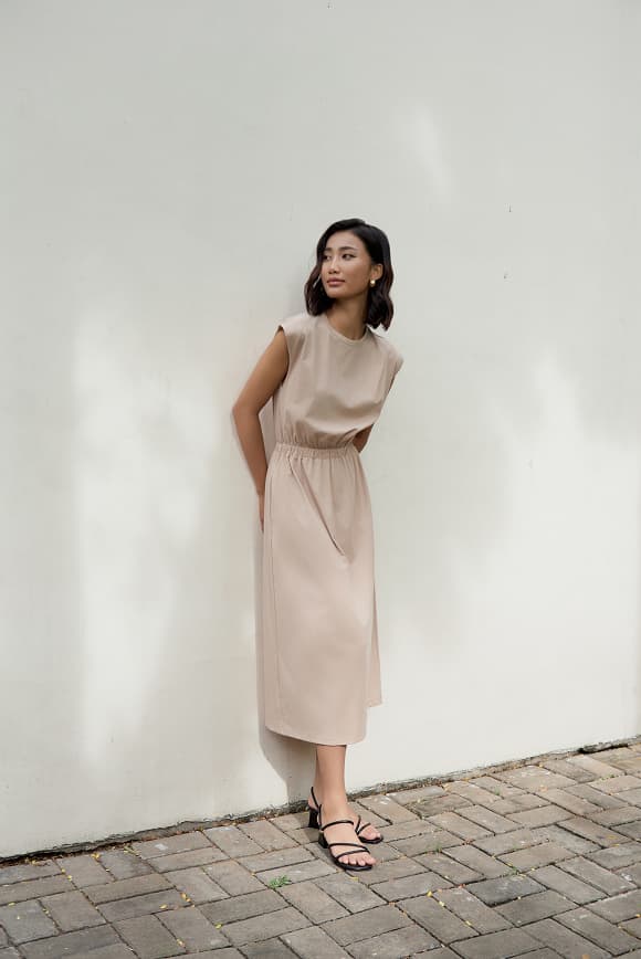 kham-pha-bo-suu-tap-vay-va-chan-vay-canifa-don-gian-nhung-dang-cap-(1).jpg 0 Canifa, đầm công sở, váy công sở, váy nữ Canifa, chân váy Canifa