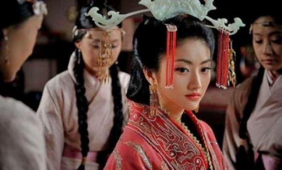 Người phụ nữ lẳng lơ nhất thời Tam Quốc, Tôn Lỗ Ban 