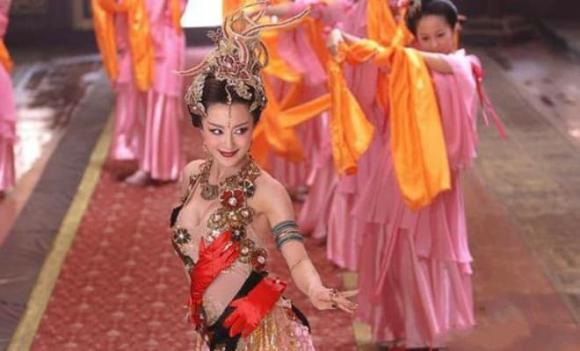 Người phụ nữ lẳng lơ nhất thời Tam Quốc, Tôn Lỗ Ban 