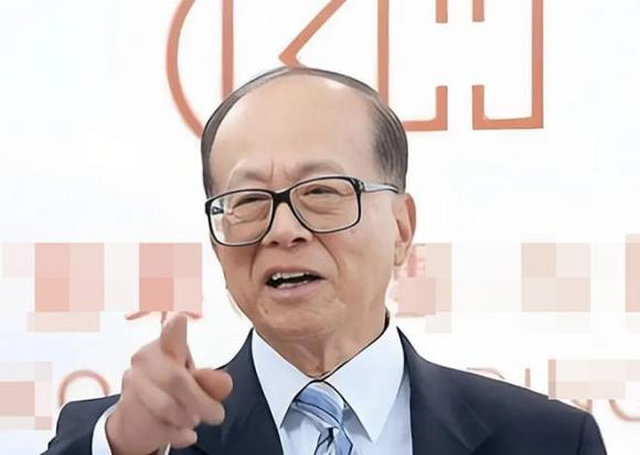 Lý Gia Thành, kẻ ngốc hào phóng, kẻ nghèo hào phóng, người giàu ưu tiên lợi ích
