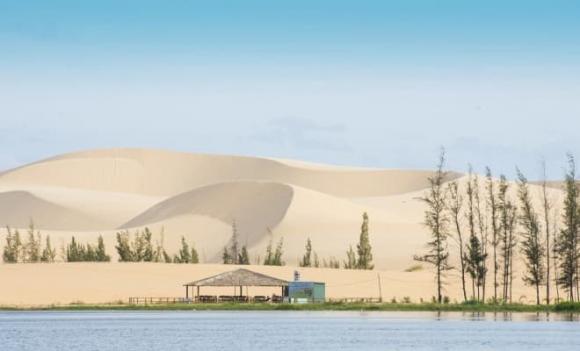 phiên bản thu nhỏ của sa mạc Sahara, sa mạc lớn nhất Việt Nam, đồi Cát Bay, Bàu Trắng