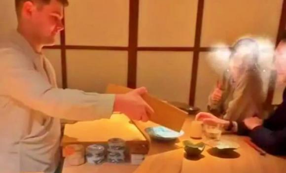 Lisa (BLACKPINK), Frédéric Arnault, sao Hàn