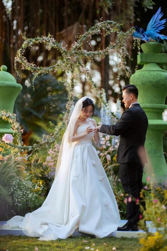 ca sĩ Thái Trinh, sao Việt