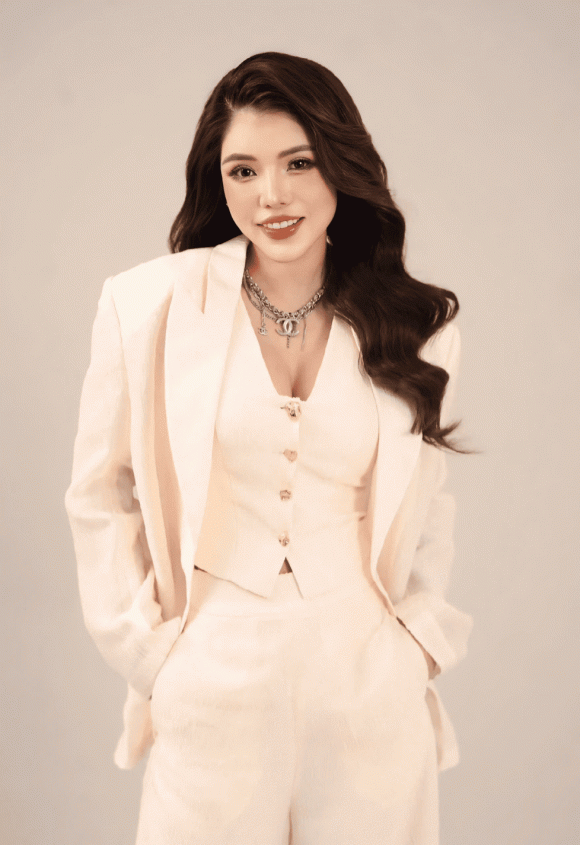 linda-huong-1212 (1).png 0 Linda Hương, Elite Travelers