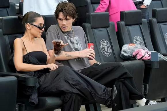 Cruz Beckham,  Jackie Apostel, David Beckham, Harper, sao Hollywood