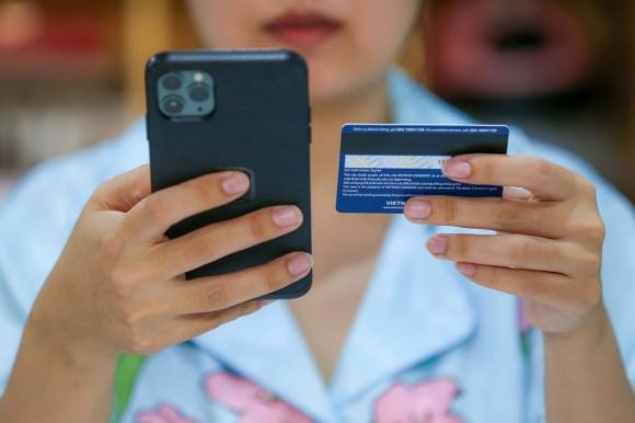 ngân hàng, tạm dừng giao dịch, khóa thẻ 