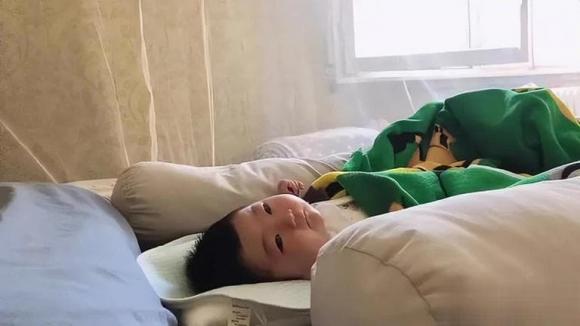 trẻ thông minh, thức dậy, iq cao